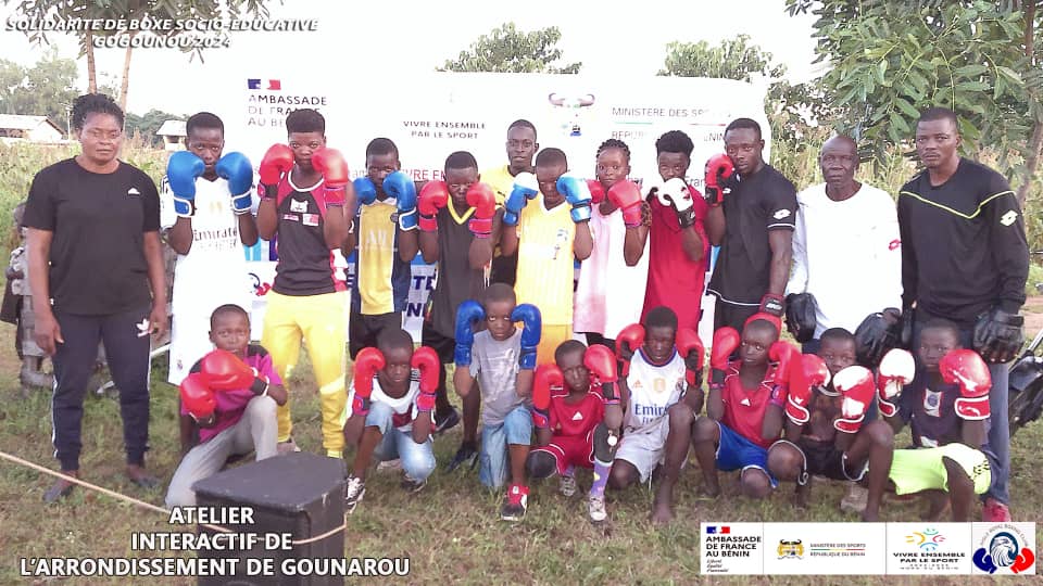 Activités interactives menées sur l'esplanade du bureau d'arrondissement de Gounarou